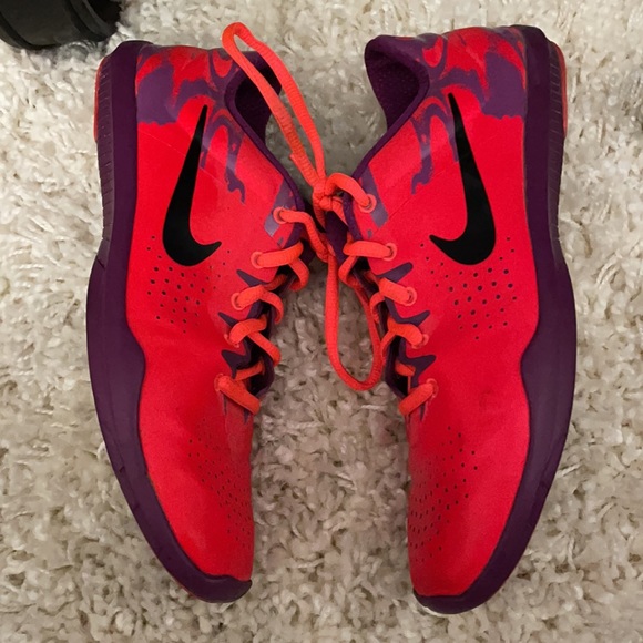 Nike - Picture 2 of 4